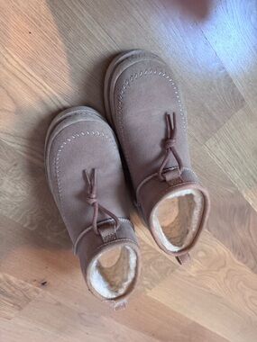 UGG women’s Chestnut Suede Moccasin Booties